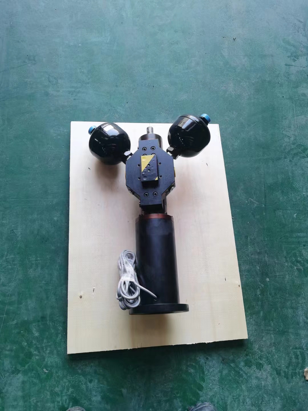 Servo cylinders